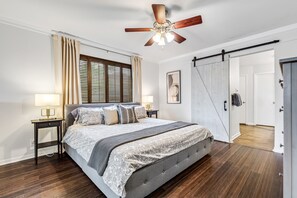 4 bedrooms, iron/ironing board, free WiFi, bed sheets - Lake View in North Austin (Austin)