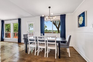Dining - Lake View in North Austin (Austin)