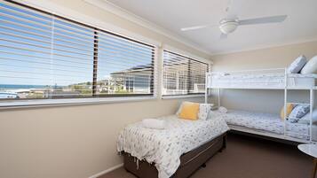 4 chambres, fer et planche à repasser, Wi-Fi, draps fournis