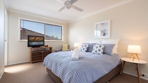 4 bedrooms, Internet, bed sheets