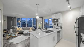 Refrigerador, microondas, horno y parrilla de estufa