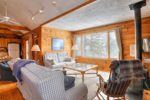 Smart-TV, DVD-Player, Tischtennisplatte