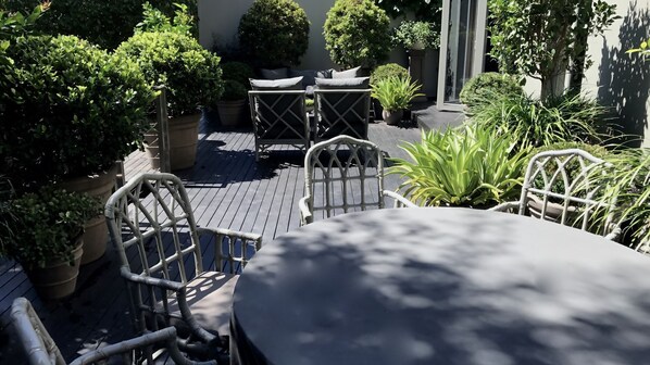 تناول الطعام بالخارج