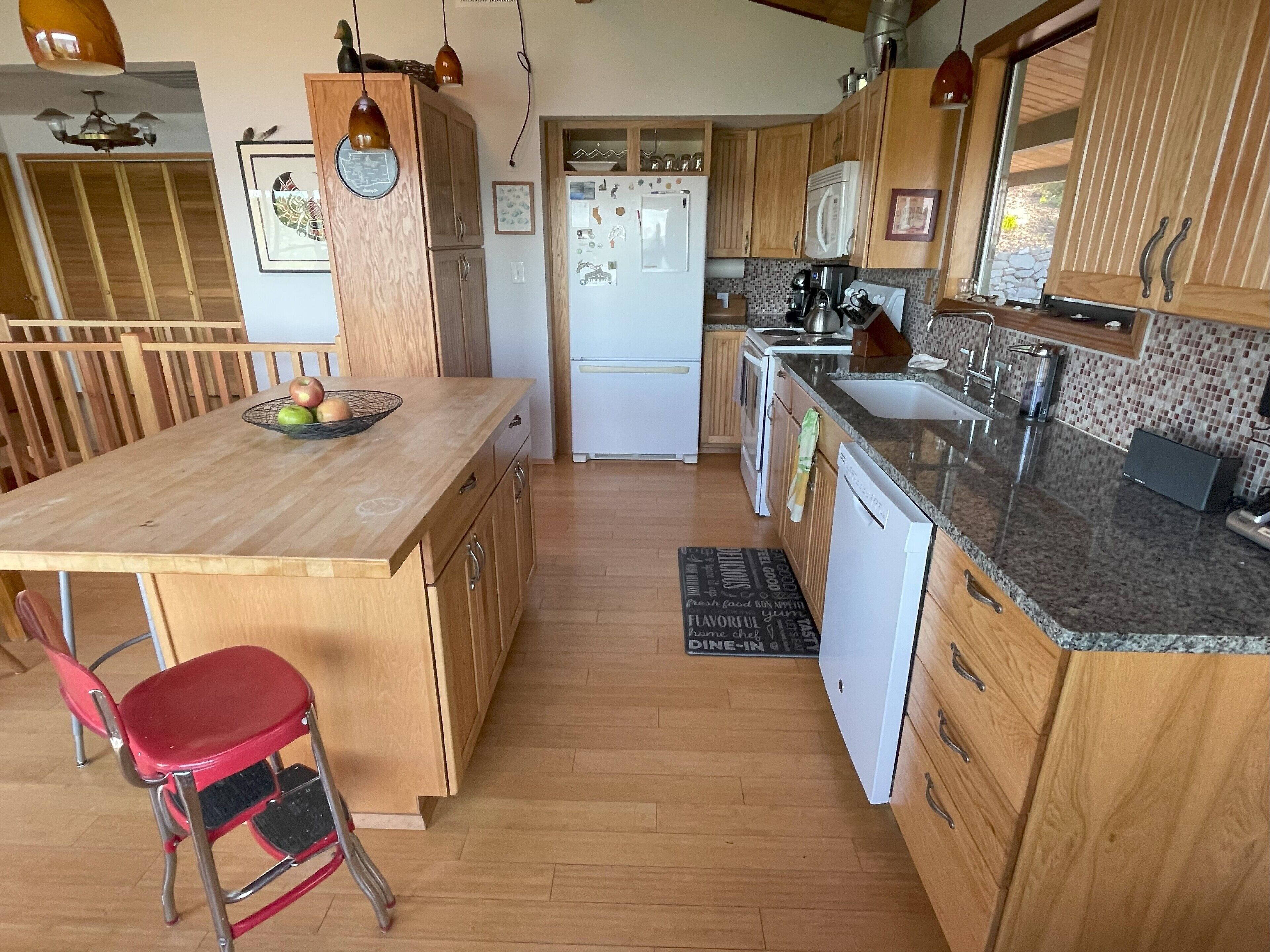 Secluded beachfront home on Harstine Island