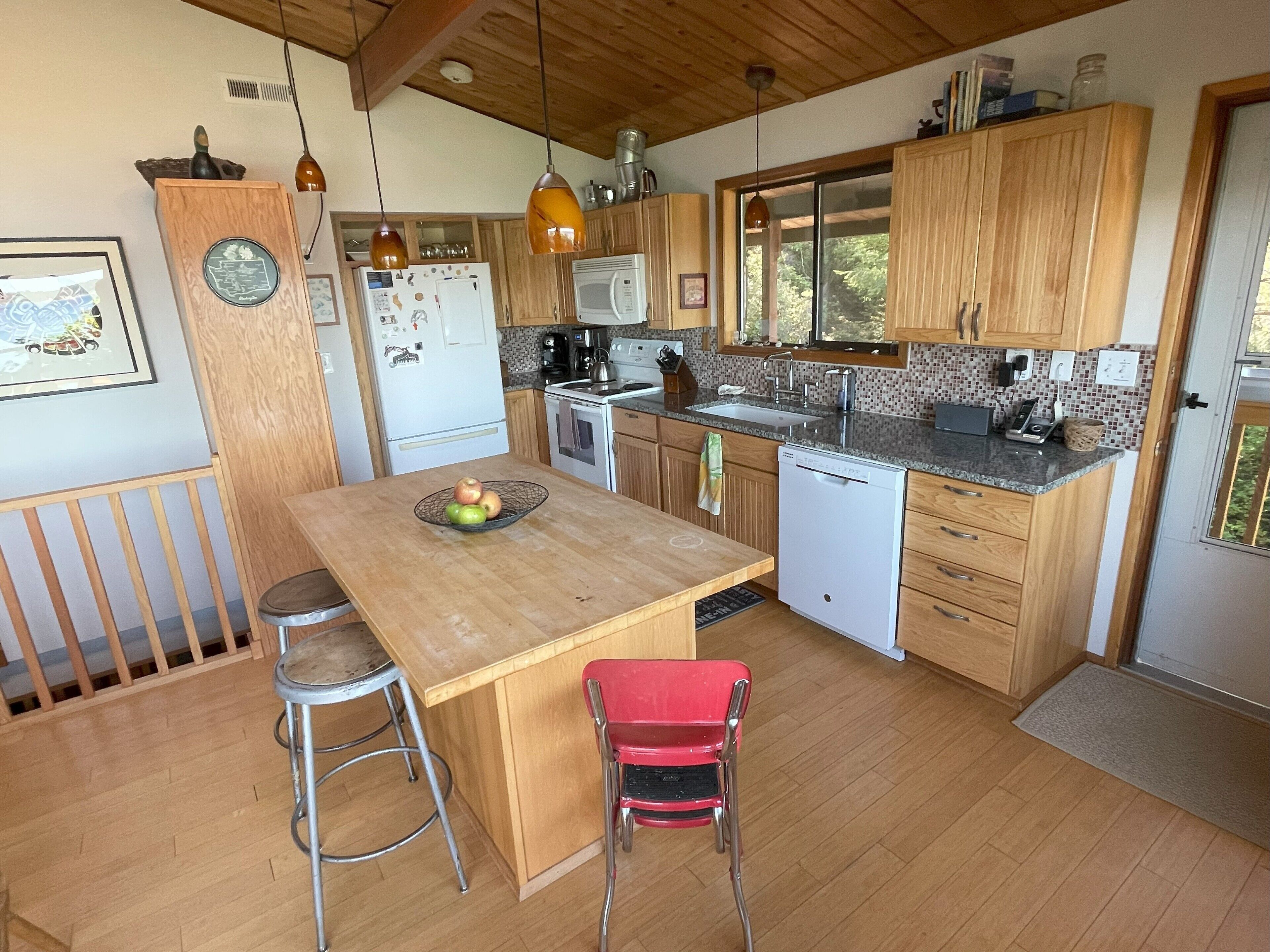 Secluded beachfront home on Harstine Island