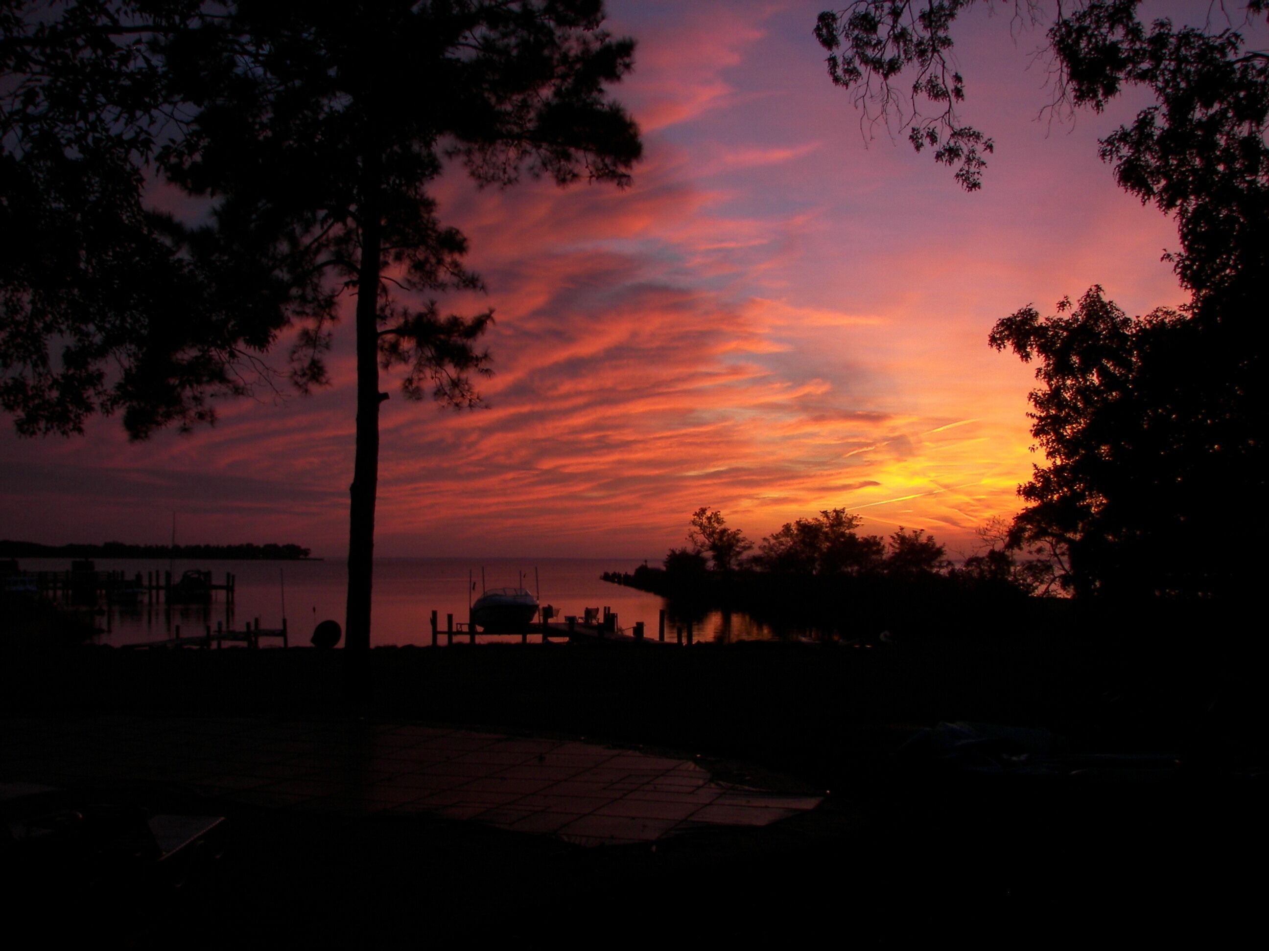 WATCH THE EVER-CHANGING SUNSET REFLECT OVER THE EASTERN BAY!