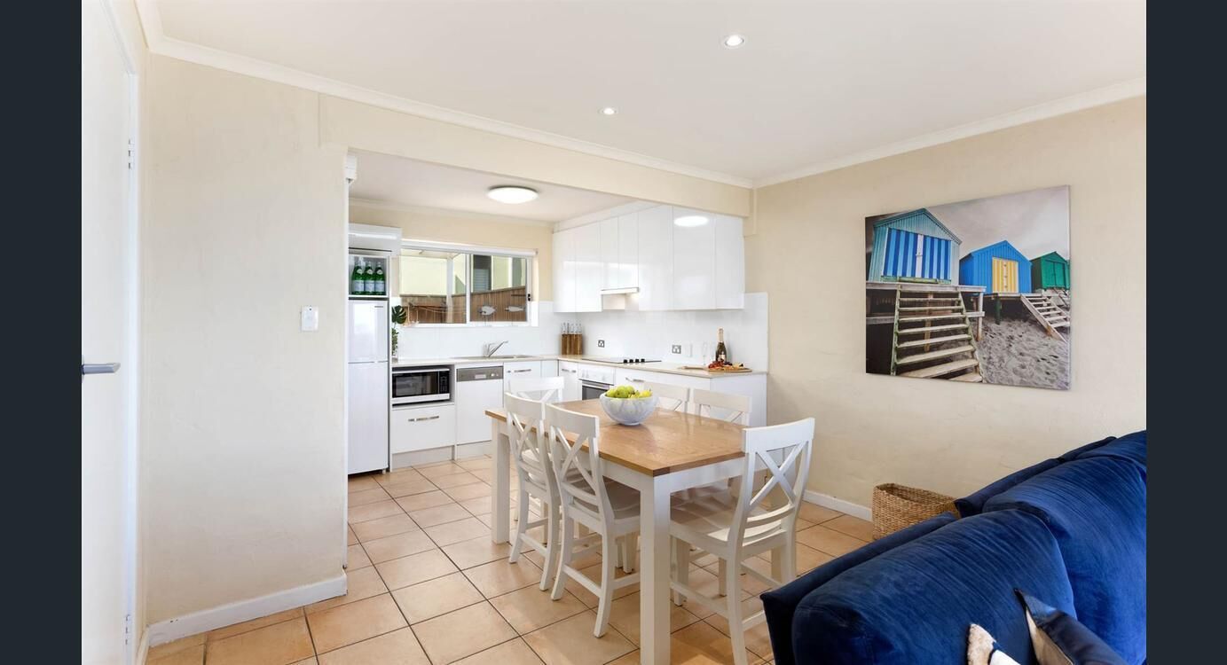 Beachfront South Seas 2 Port Elliot w/ views of Knights Beach — image 14
