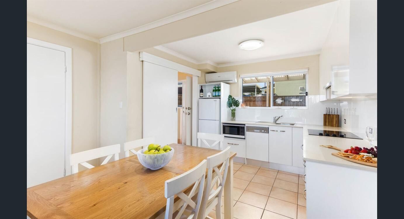 Beachfront South Seas 2 Port Elliot w/ views of Knights Beach — image 3