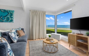 Smart TV - Beachfront South Seas 2 Port Elliot w/ views of Knights Beach (Port Elliot)