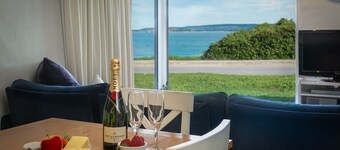 Beachfront South Seas 2 Port Elliot w/ views of Knights Beach