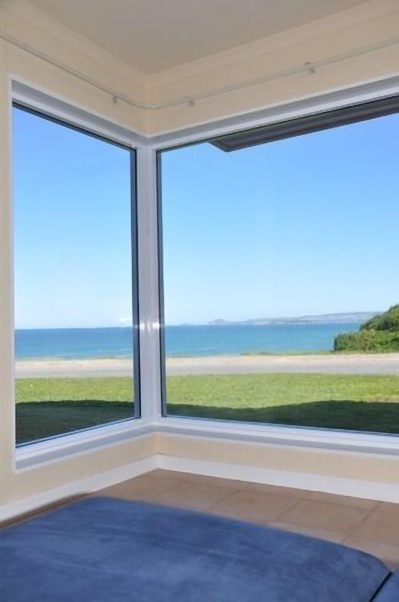 Beachfront South Seas 2 Port Elliot w/ views of Knights Beach — image 20