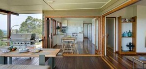 Dining - Kieta Luxury Accommodation<br>https://www.youtube.com/watch?v=9U8a5ifm7j8&t=9s (Federal)