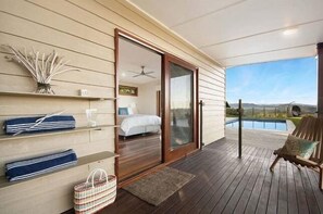 4 bedrooms, iron/ironing board, travel cot, free WiFi - Kieta Luxury Accommodation<br>https://www.youtube.com/watch?v=9U8a5ifm7j8&t=9s (Federal)