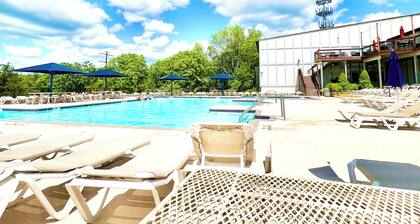4-Bedroom Vacation Oasis with Pools, 10 Minutes from Bushkill Falls