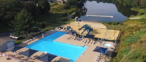 Piscine couverte, piscine extérieure