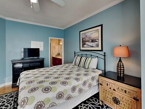 4 bedrooms, iron/ironing board, Internet, bed sheets