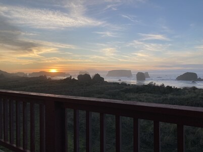 Dunes House at Bandon - 3 bedroom Oceanfront