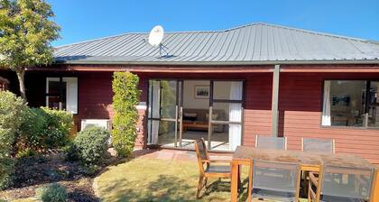 Central Wanaka Dungarvon St apartment