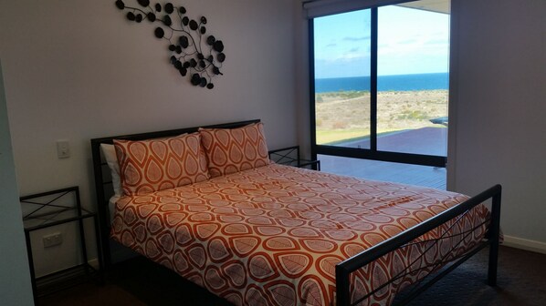 5 bedrooms, iron/ironing board, free WiFi, bed sheets