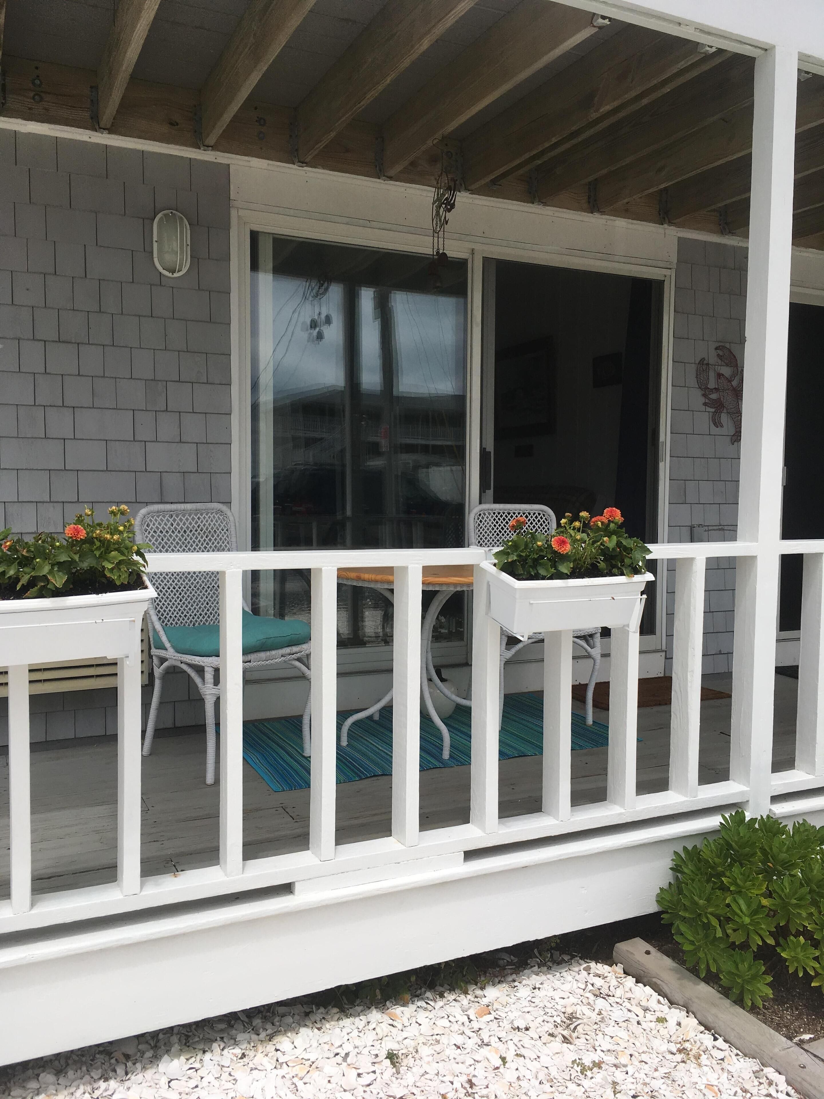 2 Bedroom condo 500 ft. to the beach and 2 miles to town center