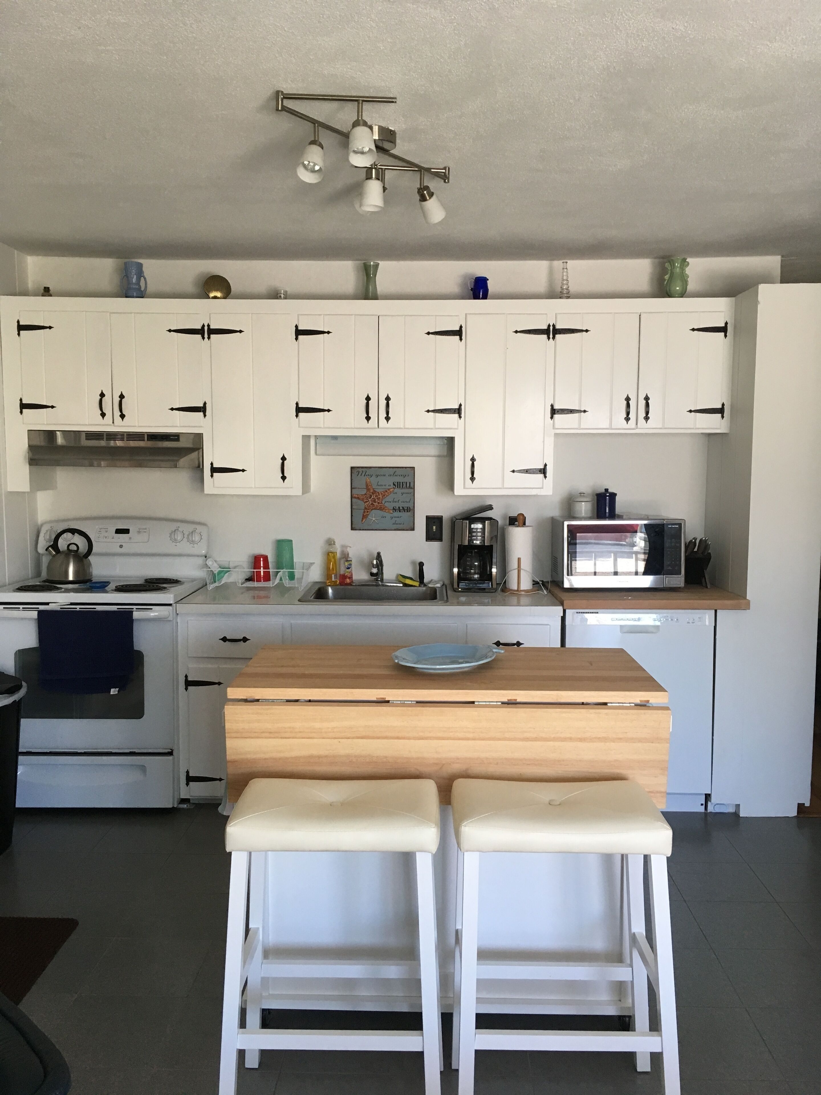 2 Bedroom condo 500 ft. to the beach and 2 miles to town center