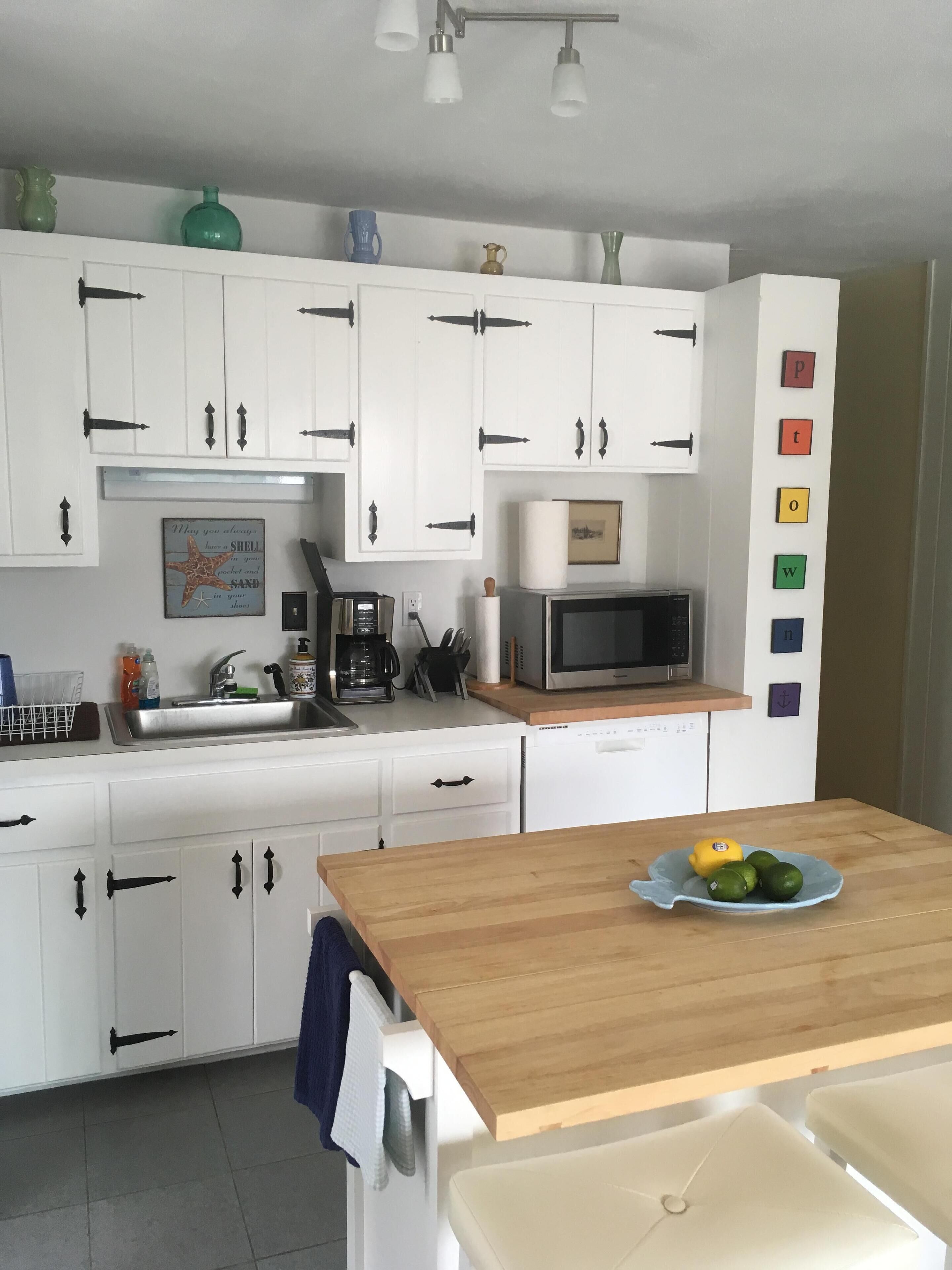 2 Bedroom condo 500 ft. to the beach and 2 miles to town center