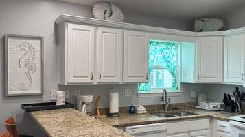 Coffee/tea maker, fridge, microwave, oven