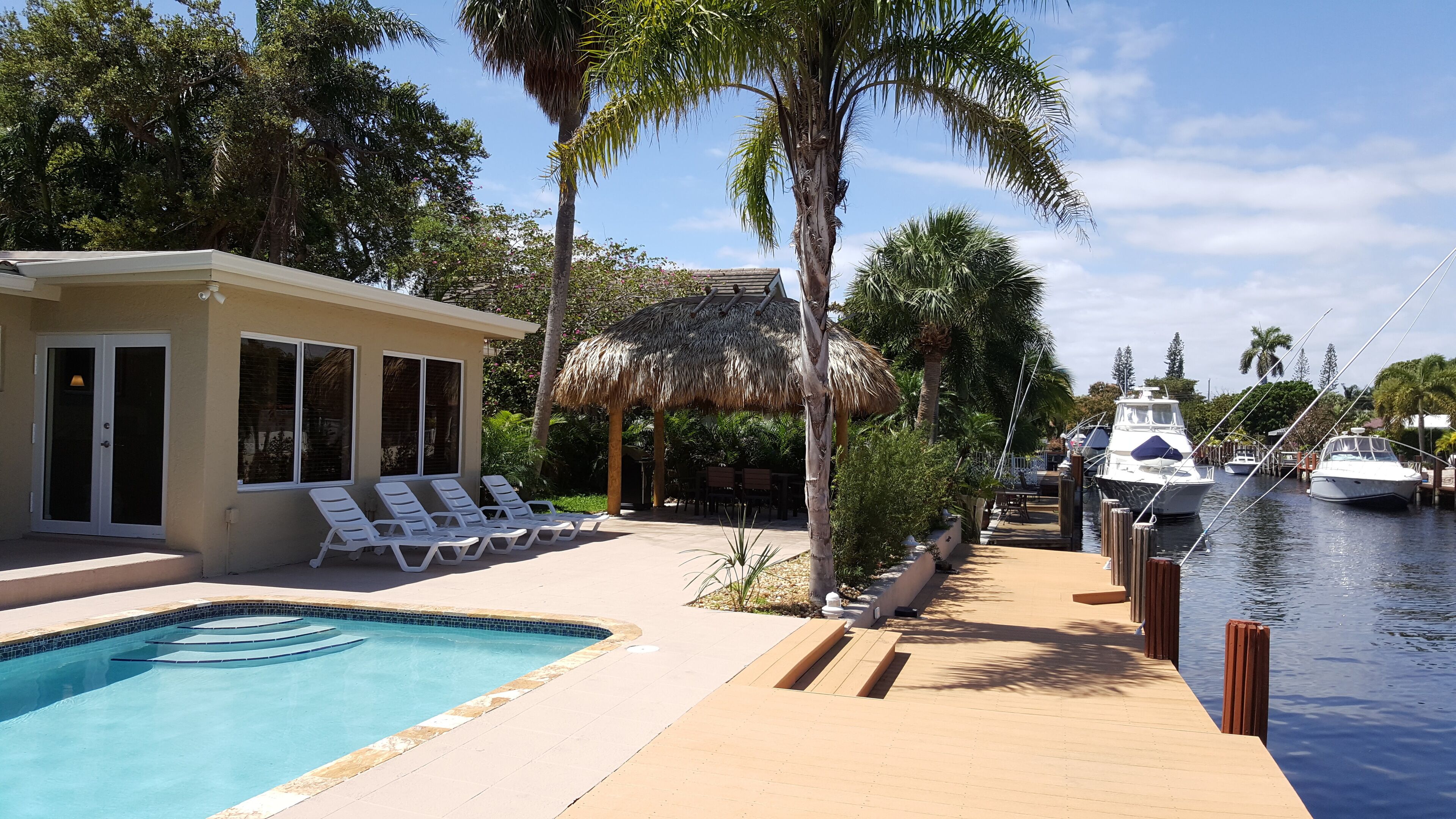 حمّام سباحة خارجي، حمّام سباحة مُدفَّأ