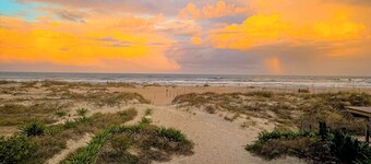 Oceanfront Home- Casa Del Sol- Live the LIFE! 4 ponti, attrezzatura da spiaggia, grill ...