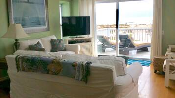 Smart TV, lettore DVD, libri, videoteca