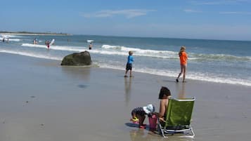 Plage à proximité, chaises longues