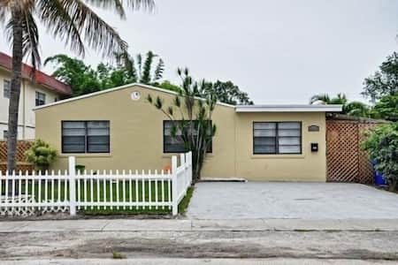 Hollywood Private vacation home