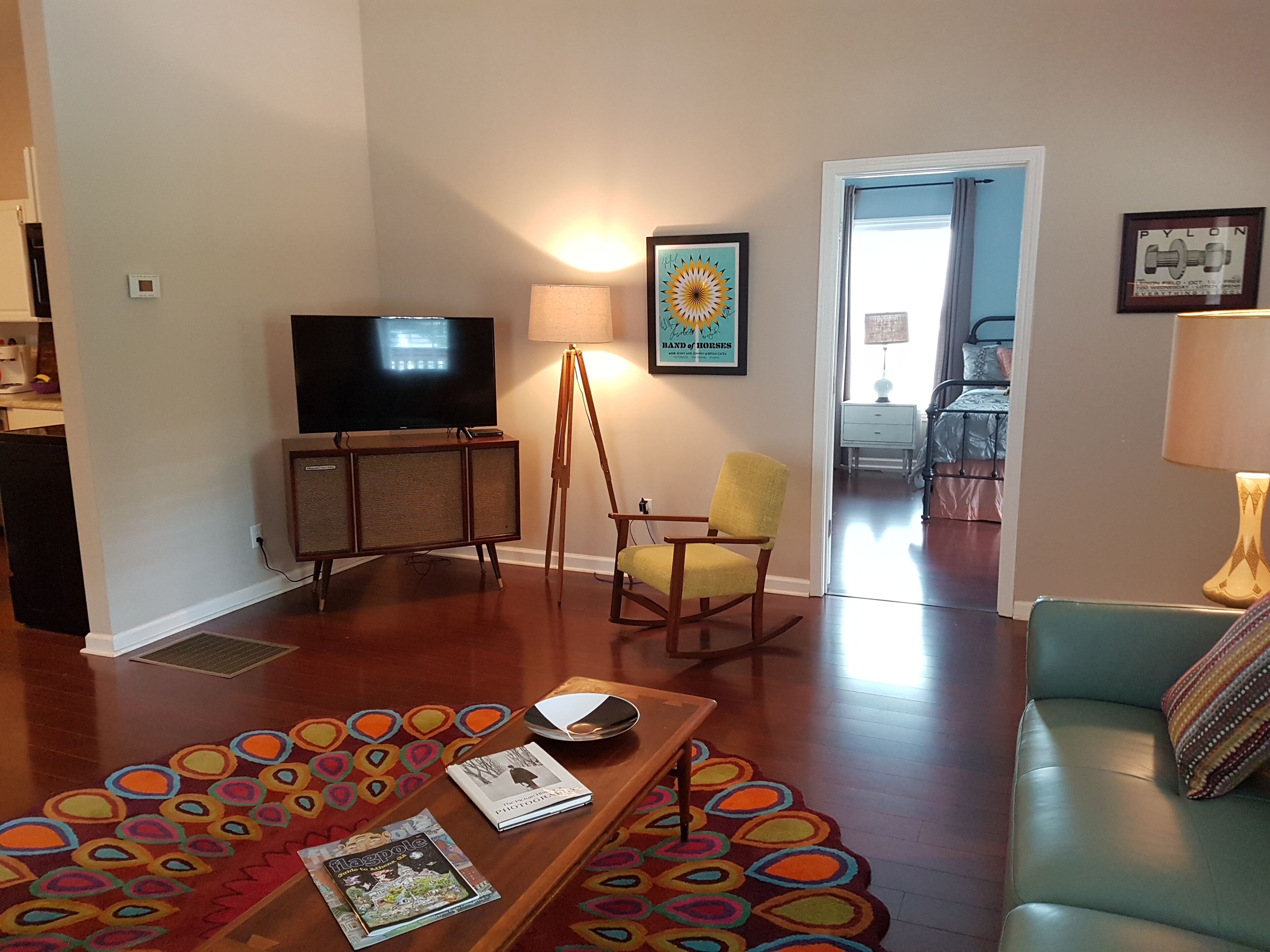 🎸Newly Renovated Home in Downtown Athens! Big Yard, Perfect Getaway & Tailgate 