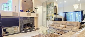 FLORIDA RETREAT ENDLESS SPACE! DISCOUNTED one story 2800 sq ft with Pool