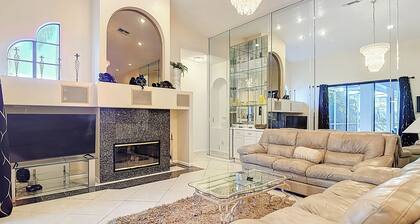 FLORIDA RETREAT ENDLESS SPACE! DISCOUNTED one story 2800 sq ft with Pool