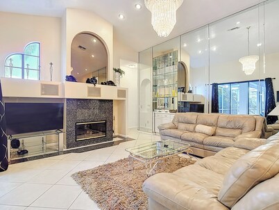 FLORIDA RETREAT ENDLESS SPACE! DISCOUNTED one story 2800 sq ft with Pool