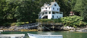 Cottage am Wasser in South Bristol, mit eigenem Dock und Veranden