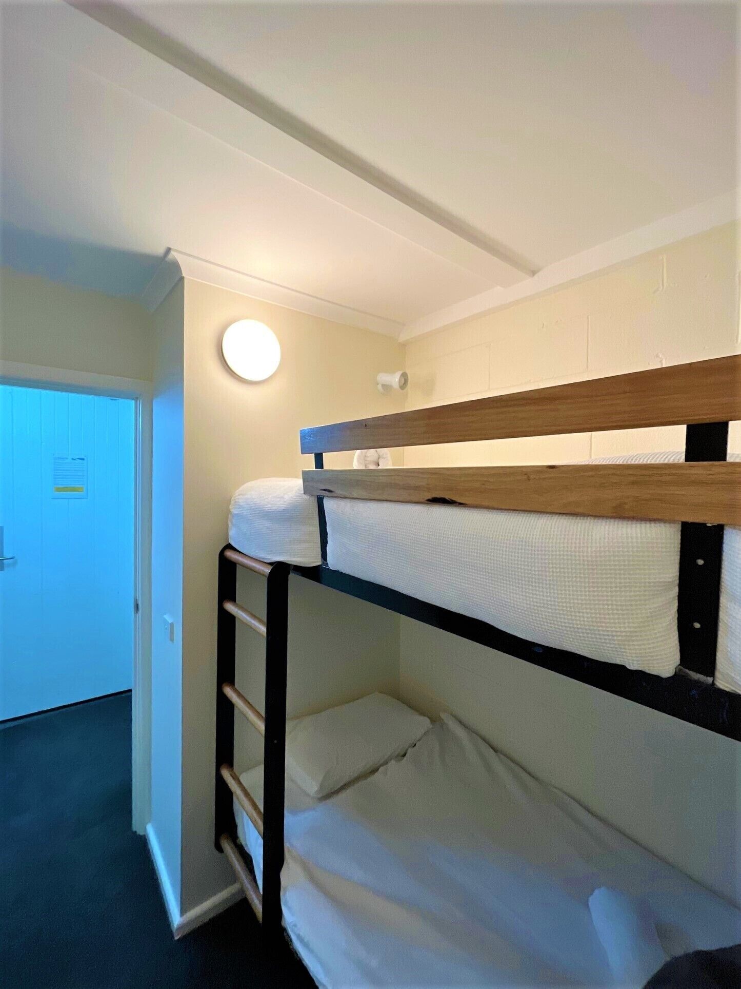 Les Chalets 5 - fabulous apartment next to Halley's Comet chairlift — image 13