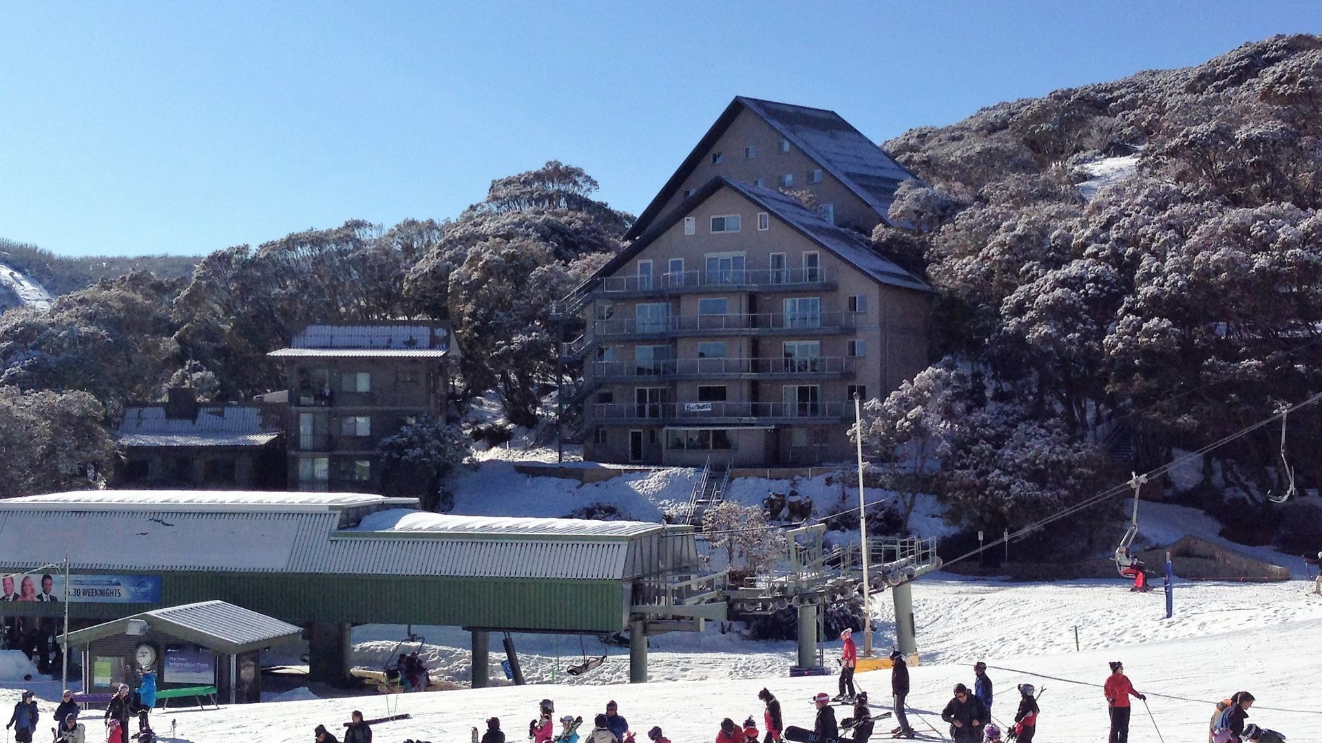 Les Chalets 5 - fabulous apartment next to Halley's Comet chairlift — image 15