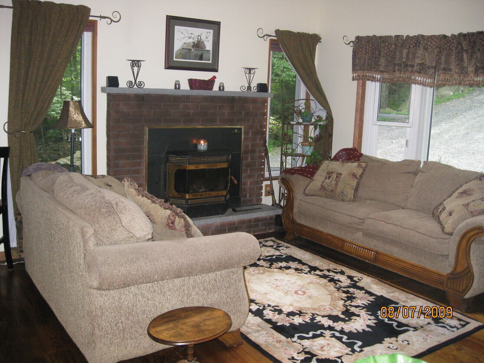 Escape to a BEAUTIFUL Secluded, Streamfront w/ HOT TUB-Private Lake Community