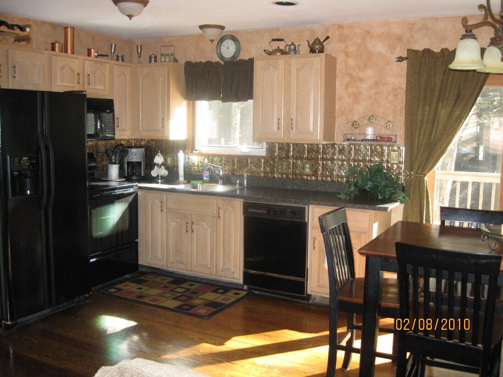 Escape to a BEAUTIFUL Secluded, Streamfront w/ HOT TUB-Private Lake Community