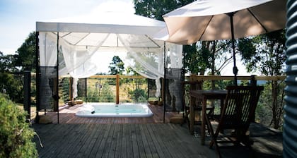Avalon private spa villa - idyllic couples getaway