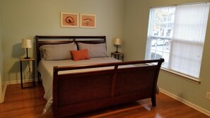 3 bedrooms, desk, iron/ironing board, free WiFi