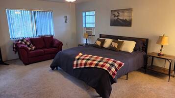 Iron/ironing board, free WiFi, bed sheets