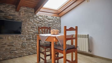 Studio, 1 lit double, cuisine | Lits bébé (gratuits), Wi-Fi gratuit, draps fournis