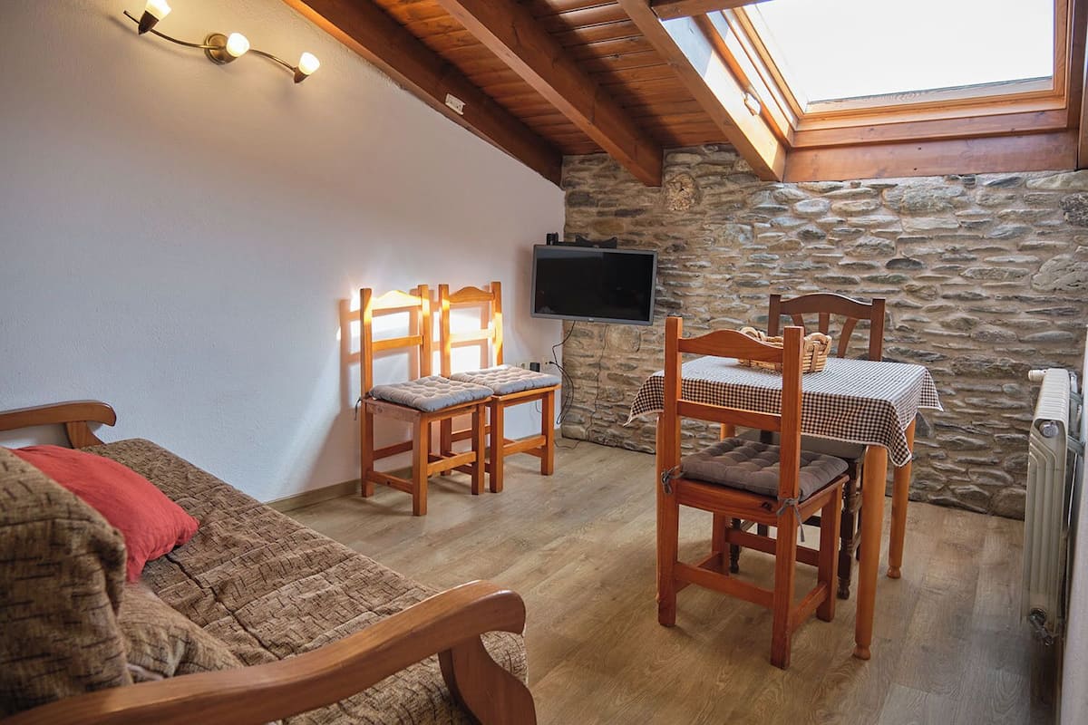 Estudio, 1 cama matrimonial, cocina | 1 habitación, cunas gratuitas, wifi gratis y ropa de cama