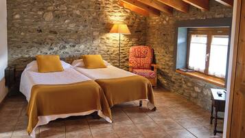 Family Room | 1 bedroom, free cribs/infant beds, free WiFi, bed sheets