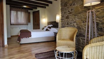 Suite, 1 Queen-Bett | 1 Schlafzimmer, kostenlose Babybetten, kostenloses WLAN, Bettwäsche