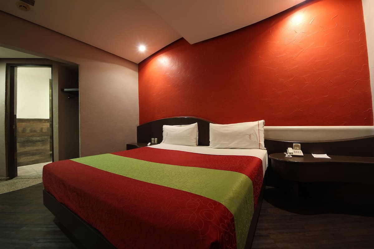 Standard Suite | Free WiFi, bed sheets