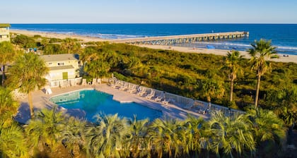 Front beach sea cabin with amazing view, pool access, beach access, and pier!